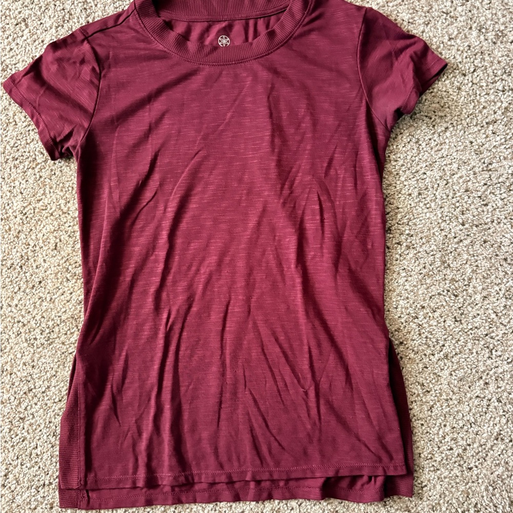 GAIAM Maroon Short Sleeve Tee